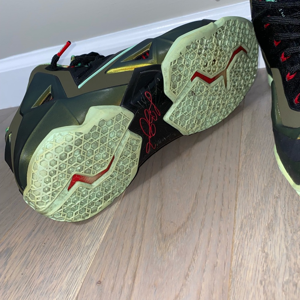 Lebron XI - Picture 9 of 16